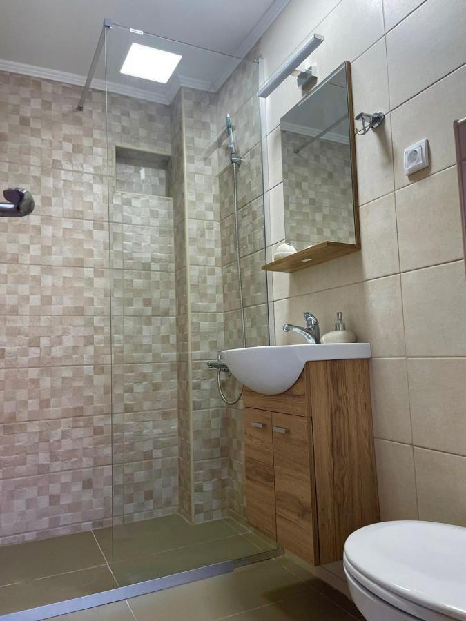 Modern In Center Apartment